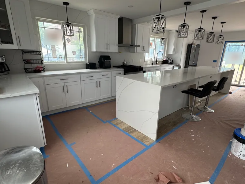 Waterfall quartz island with veining running down the end panel in a Lake Hiawatha, NJ kitchen